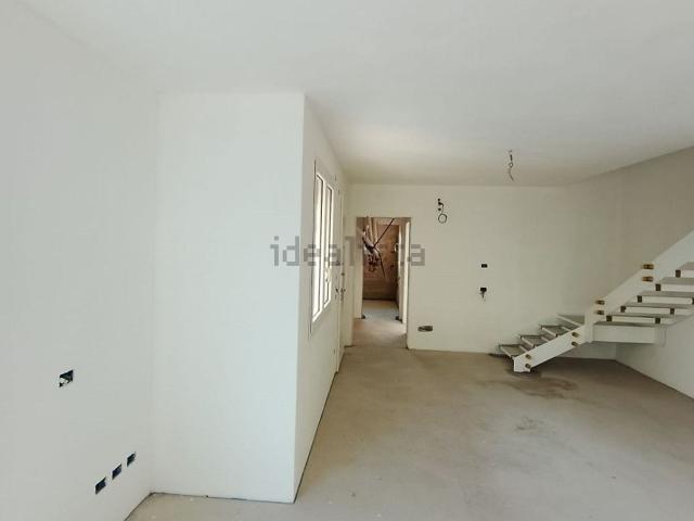 Villetta bifamiliare in vendita di 160 m² in Via D&apos Acquapendente Fabrici