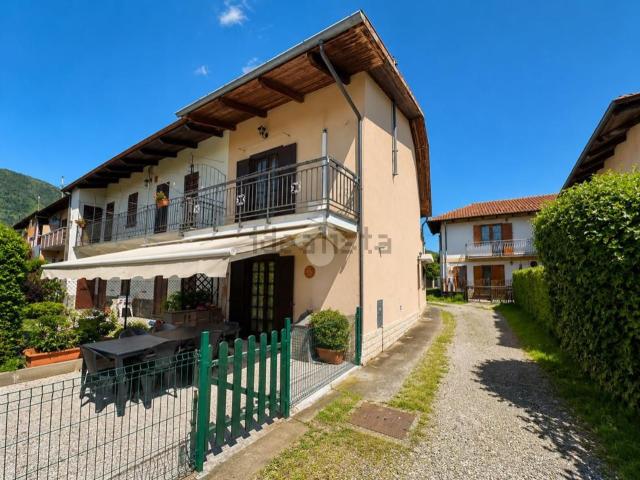 Villetta bifamiliare in vendita di 160 m² in Via dei Caduti, 40