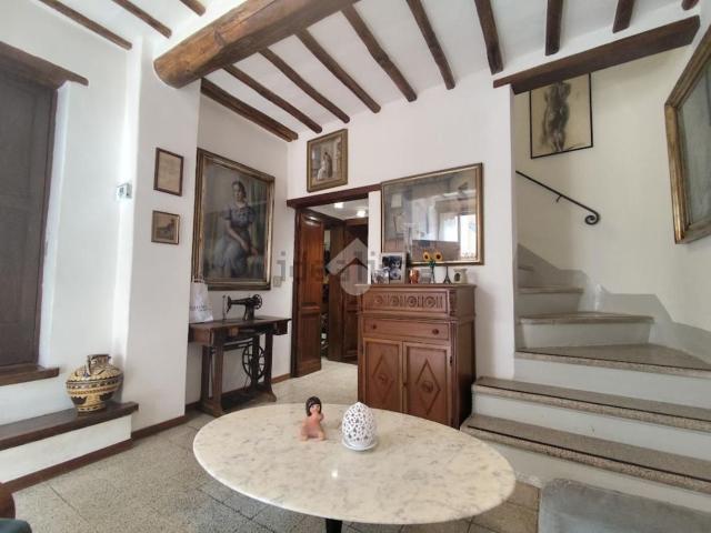Villetta bifamiliare in vendita di 160 m² in Via dei Quartieri, 4
