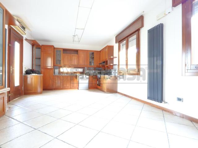 Villetta bifamiliare in vendita di 160 m² in Via del Colle