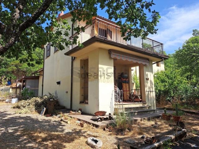 Villetta bifamiliare in vendita di 160 m² in Via del Rosino
