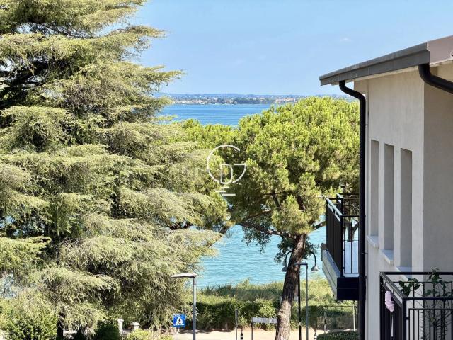 Villetta bifamiliare in vendita di 160 m² in Via Desenzanino