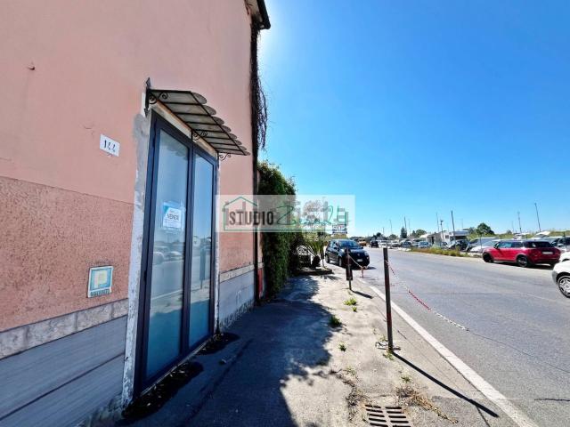 Villetta bifamiliare in vendita di 160 m² in Via di Montramito
