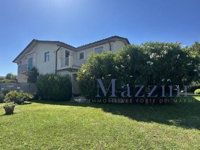 Villetta bifamiliare in vendita di 160 m² in Via Donati