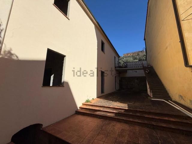 Villetta bifamiliare in vendita di 160 m² in Via Edmondo de Amicis, 71
