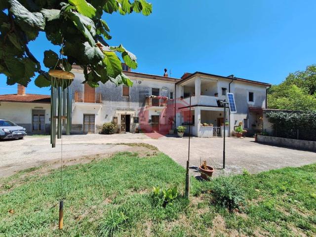Villetta bifamiliare in vendita di 160 m² in Via Epitaffio