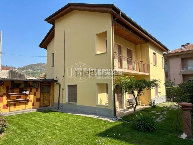 Villetta bifamiliare in vendita di 160 m² in Via Felice Coppa