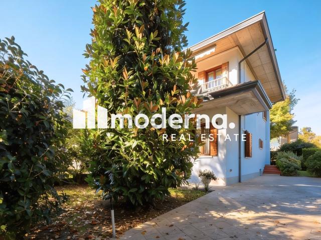 Villetta bifamiliare in vendita di 160 m² in Via Francesco Barbiero