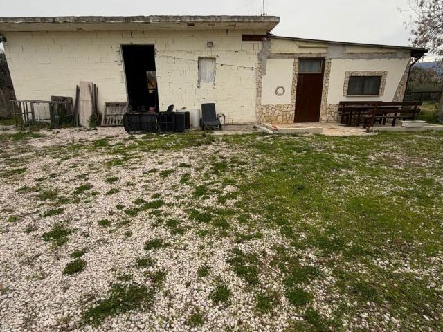 Villetta bifamiliare in vendita di 160 m² in Via Francesco Petrarca