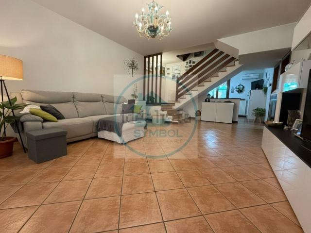 Villetta bifamiliare in vendita di 160 m² in Via Garibaldi