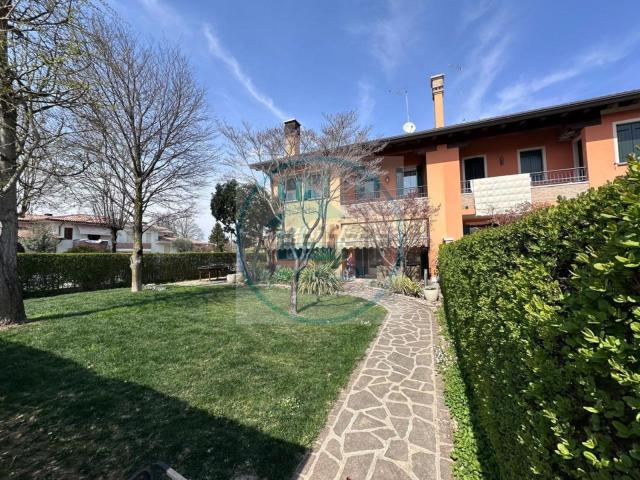 Villetta bifamiliare in vendita di 160 m² in Via Giuseppe Ungaretti