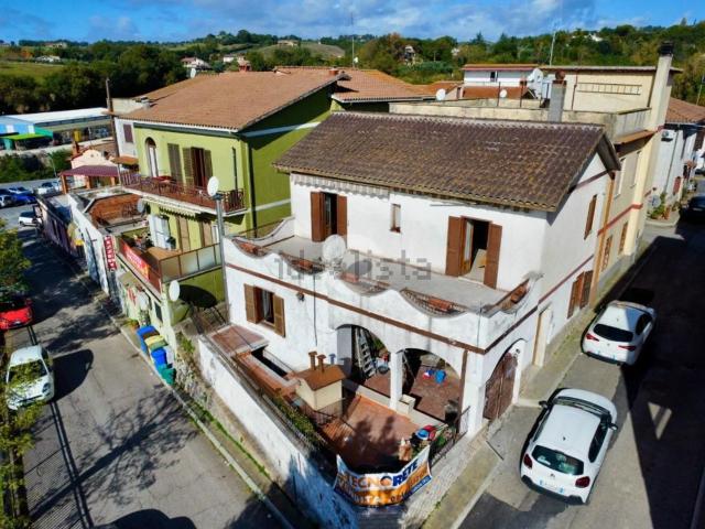 Villetta bifamiliare in vendita di 160 m² in Via Giuseppe Mazzini, 10