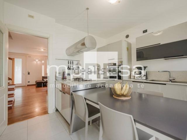 Villetta bifamiliare in vendita di 160 m² in Via Goffredo Mameli, 18