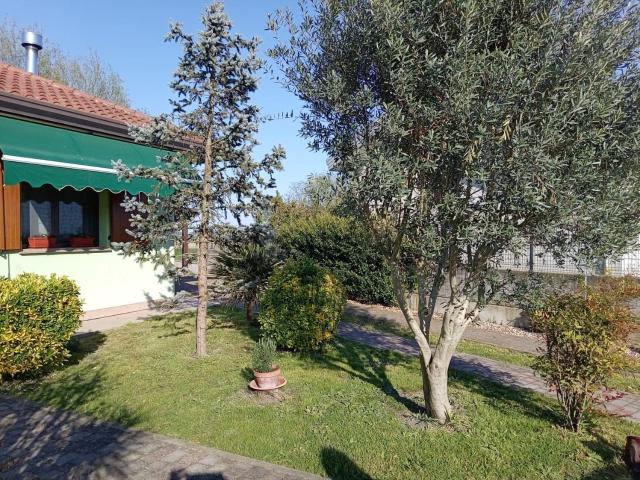 Villetta bifamiliare in vendita di 160 m² in Via IV Novembre