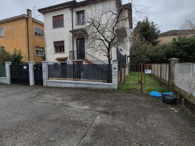 Villetta bifamiliare in vendita di 160 m² in Via Lucindo Faggin