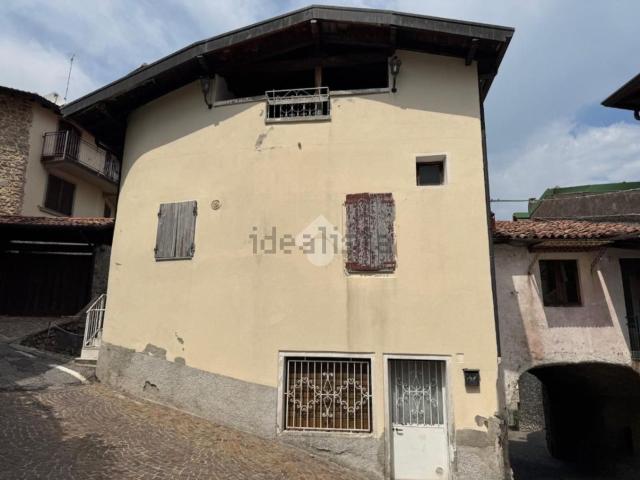 Villetta bifamiliare in vendita di 160 m² in Via Maj Angelo