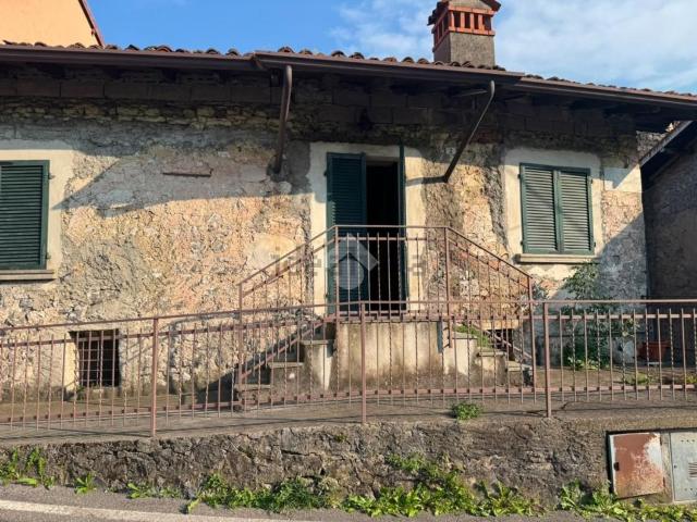 Villetta bifamiliare in vendita di 160 m² in Via Monte Adamello, 2