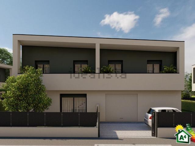 Villetta bifamiliare in vendita di 160 m² in Via Monte Bianco