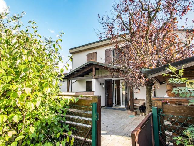 Villetta bifamiliare in vendita di 160 m² in Via Montebudello, 20