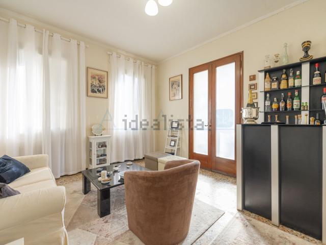 Villetta bifamiliare in vendita di 160 m² in Via Montello, 55