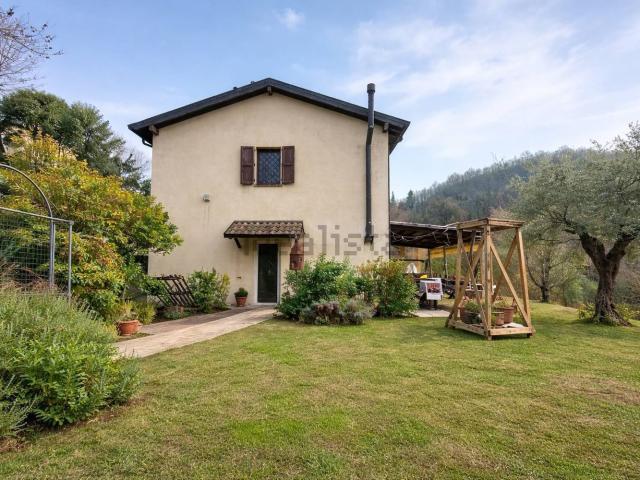 Villetta bifamiliare in vendita di 160 m² in Via Nazionale