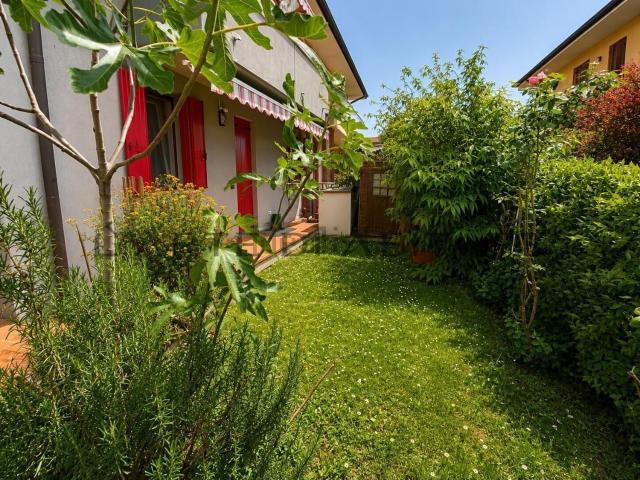 Villetta bifamiliare in vendita di 160 m² in Via Nicolò Tommaseo