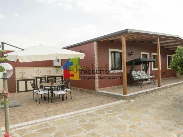 Villetta bifamiliare in vendita di 160 m² in Via Oliveto