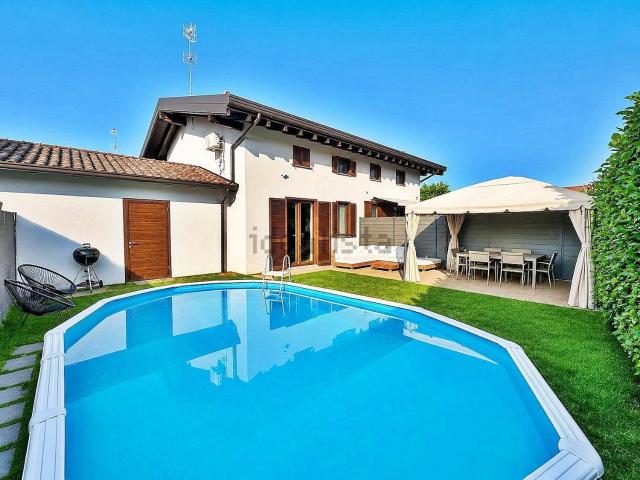 Villetta bifamiliare in vendita di 160 m² in Via Oriano, 10