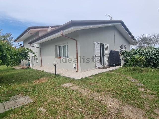 Villetta bifamiliare in vendita di 160 m² in Via Poveromo, 108