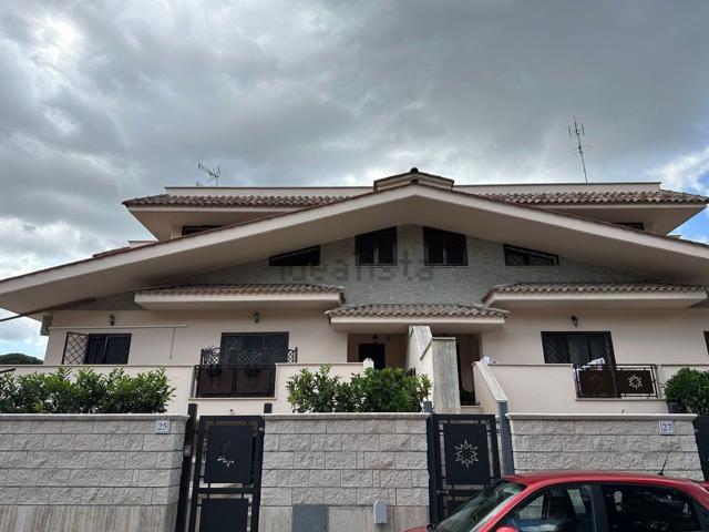 Villetta bifamiliare in vendita di 160 m² in Via Rimella