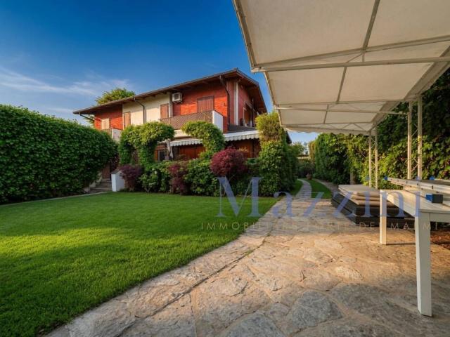Villetta bifamiliare in vendita di 160 m² in Via Scassicarli