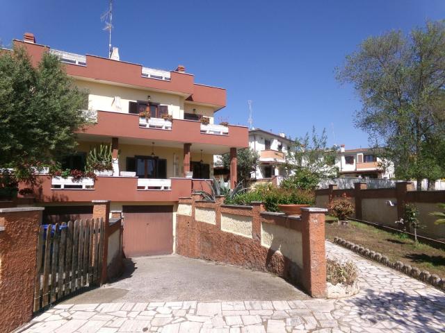 Villetta bifamiliare in vendita di 160 m² in Viale delle Cerase Marine, 5