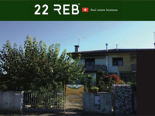 Villetta bifamiliare in vendita di 161 m² in Via Avenali