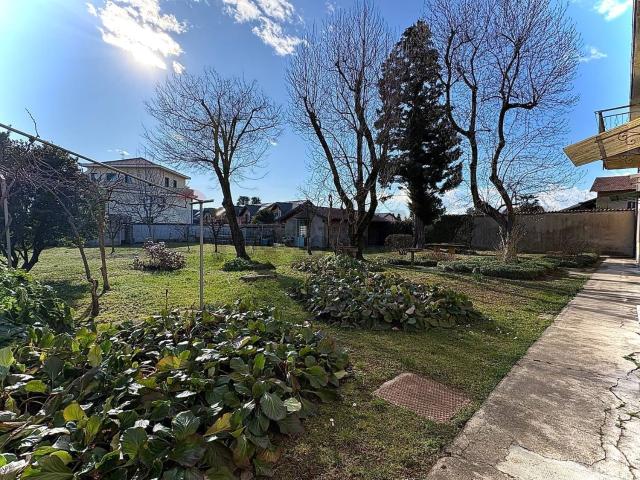 Villetta bifamiliare in vendita di 161 m² in Via Fabio Filzi