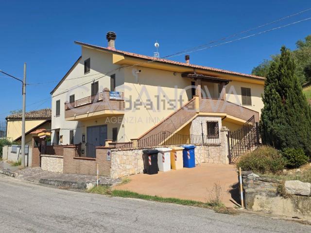 Villetta bifamiliare in vendita di 161 m²