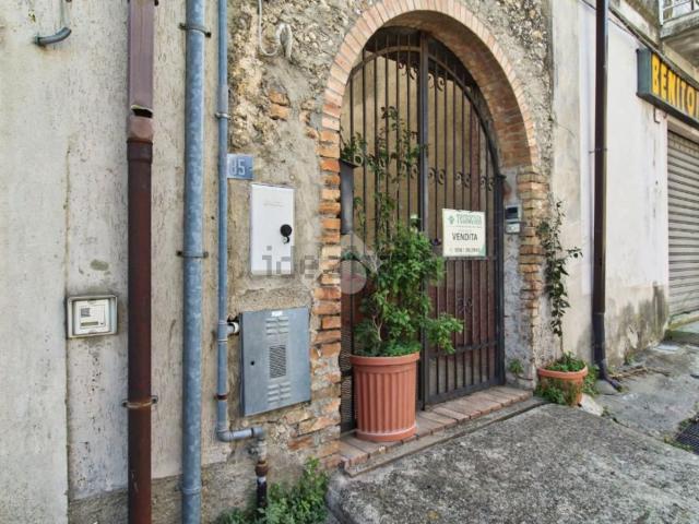 Villetta bifamiliare in vendita di 162 m² in Strada Statale 180, 85