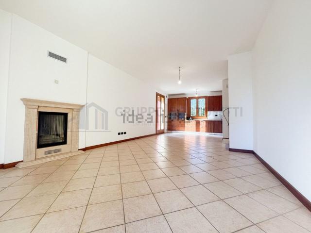 Villetta bifamiliare in vendita di 162 m² in Via Caltana