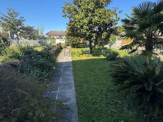 Villetta bifamiliare in vendita di 162 m² in Via delle Industrie