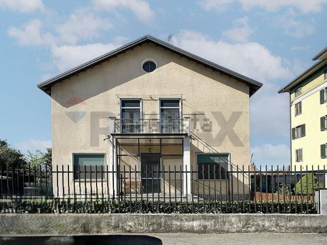 Villetta bifamiliare in vendita di 162 m² in Via Raffaello Barbiera, 10