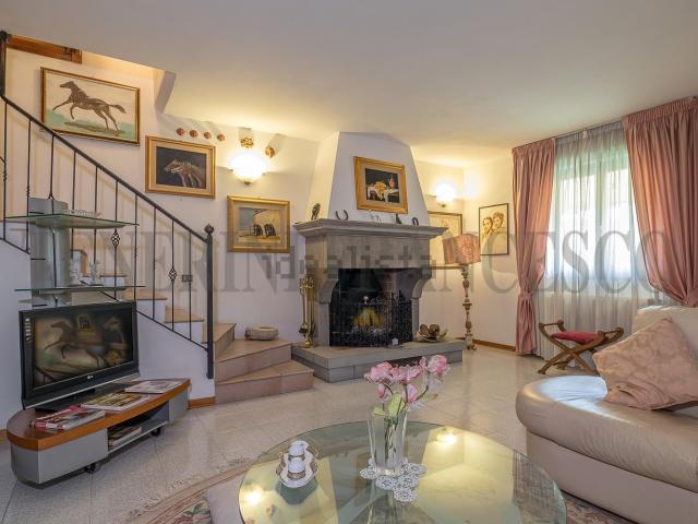 Villetta bifamiliare in vendita di 164 m² in Via Veurey Voroize