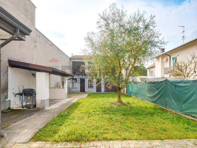 Villetta bifamiliare in vendita di 164 m² in Via G. Restelli, 16