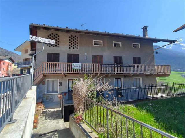 Villetta bifamiliare in vendita di 165 m² in Frazione Ville