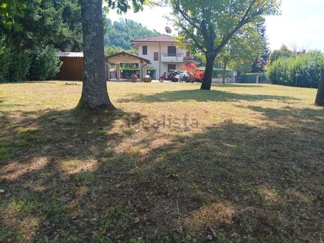 Villetta bifamiliare in vendita di 165 m² in Piazza XXIX Maggio, 23