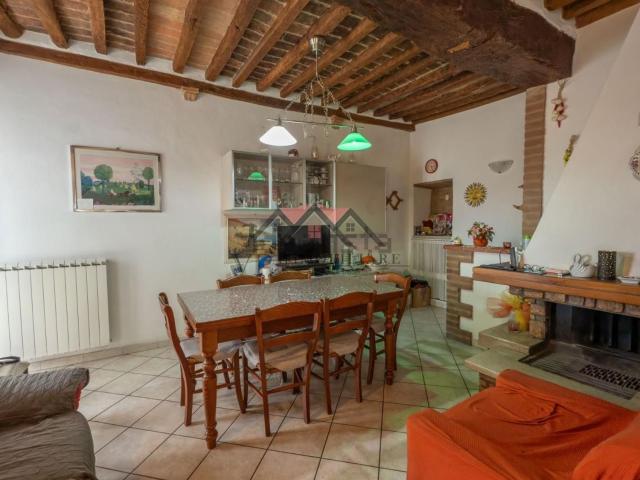Villetta bifamiliare in vendita di 165 m² in Strada Provinciale del Monte Volterrano