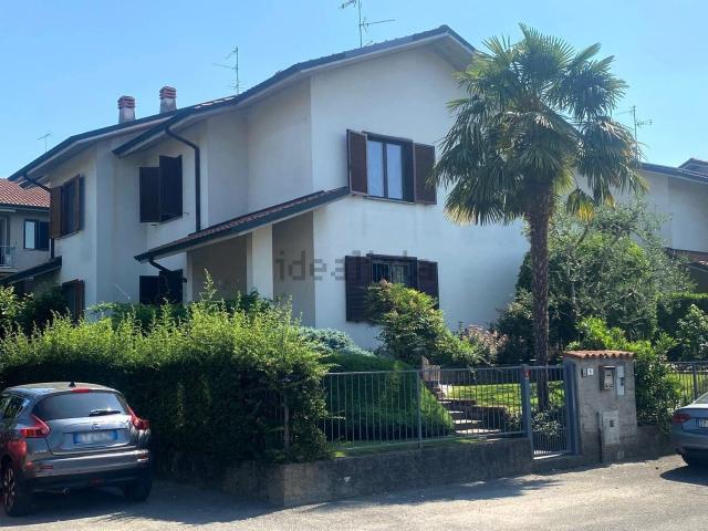 Villetta bifamiliare in vendita di 165 m² in Via Vezzani