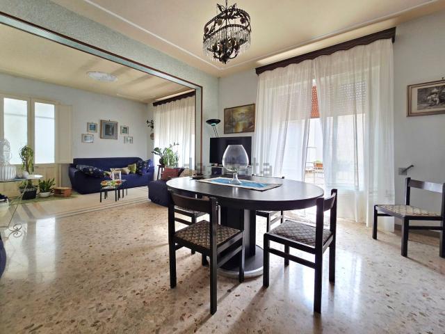 Villetta bifamiliare in vendita di 165 m² in Via Zara, 37