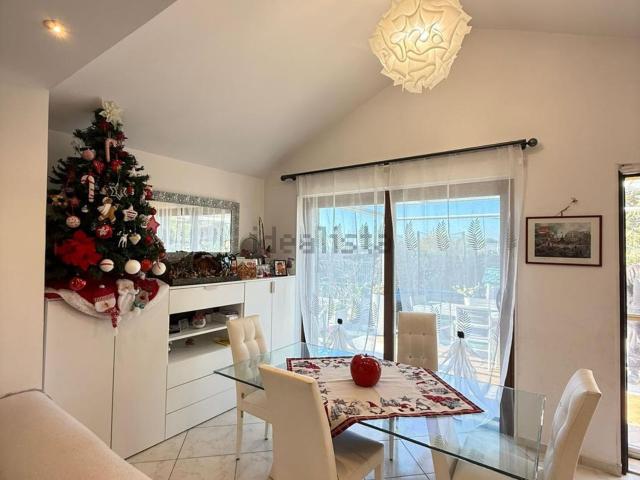 Villetta bifamiliare in vendita di 165 m² in Via Amalfi, 16