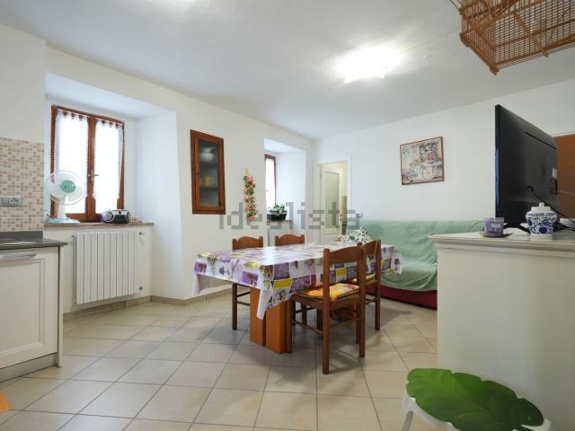 Villetta bifamiliare in vendita di 165 m² in Via Carbonizzo Taverne, 67