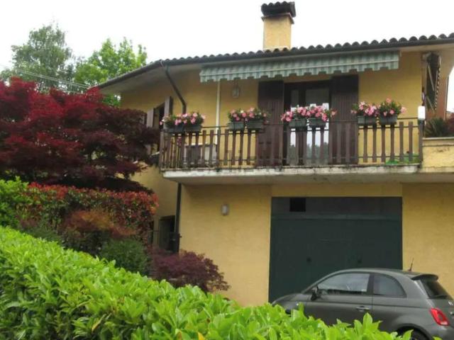 Villetta bifamiliare in vendita di 165 m² in Via Cobalchini
