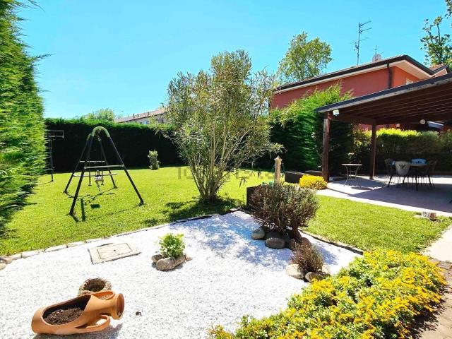 Villetta bifamiliare in vendita di 165 m² in Via Copparo, 337